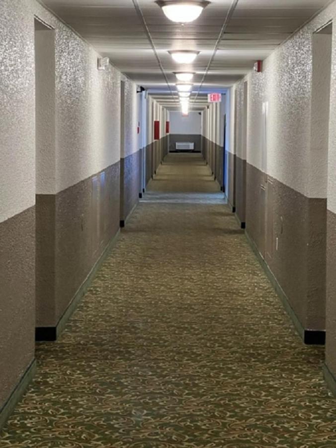 Posh Inn & Suites 威斯康星拉皮兹 外观 照片