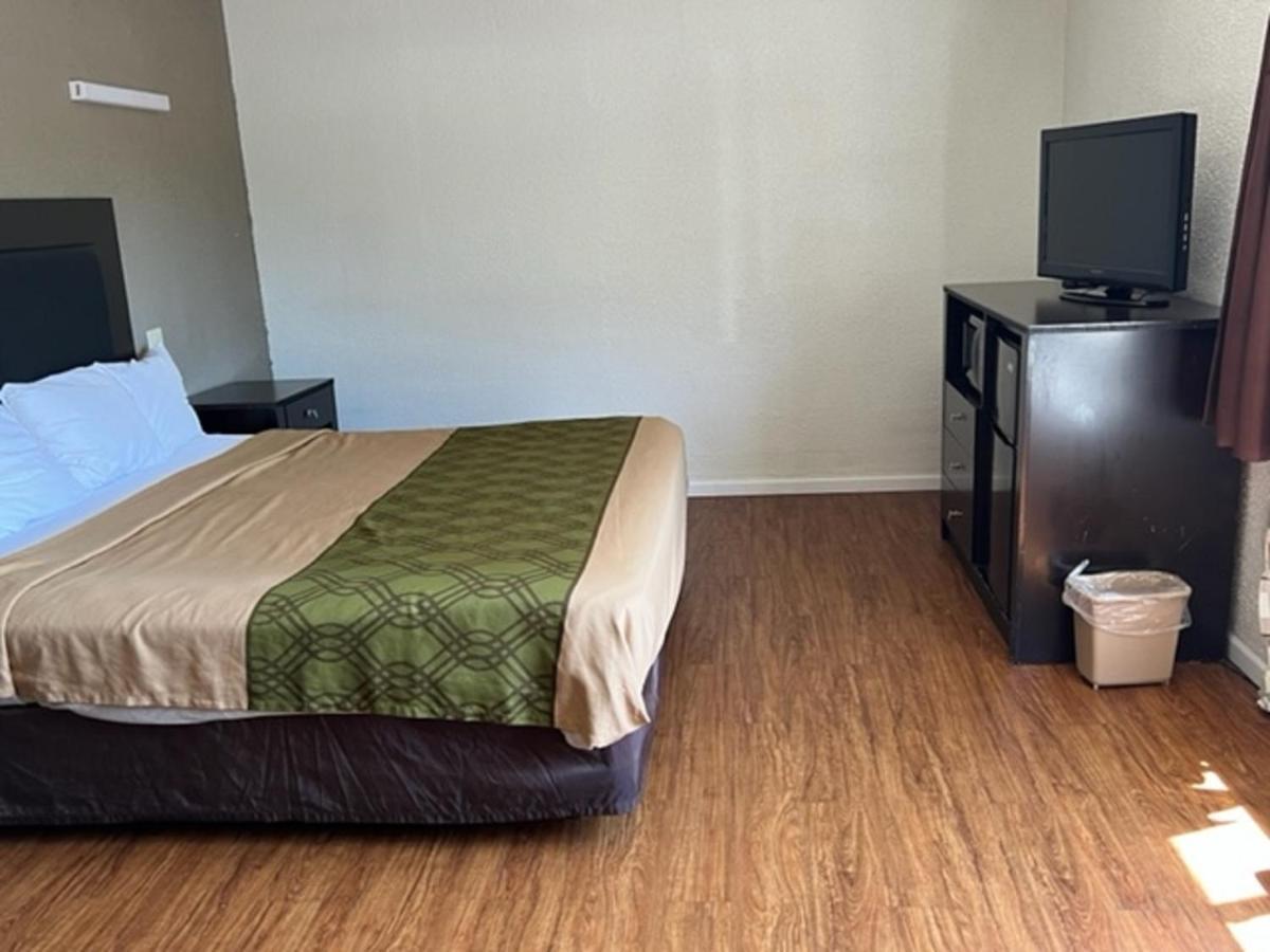 Posh Inn & Suites 威斯康星拉皮兹 外观 照片