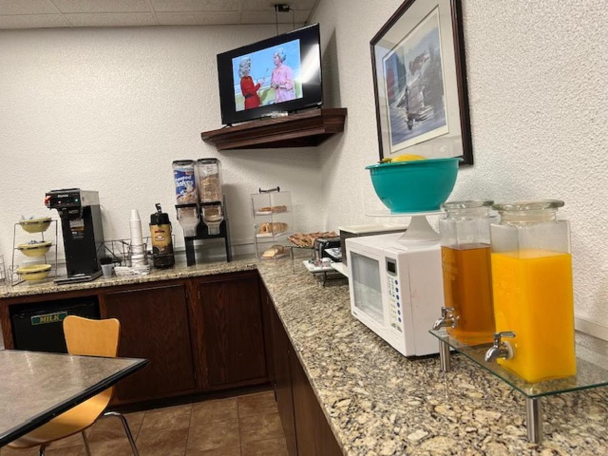 Posh Inn & Suites 威斯康星拉皮兹 外观 照片