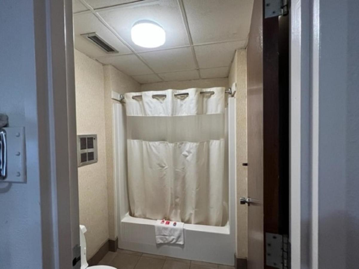Posh Inn & Suites 威斯康星拉皮兹 外观 照片