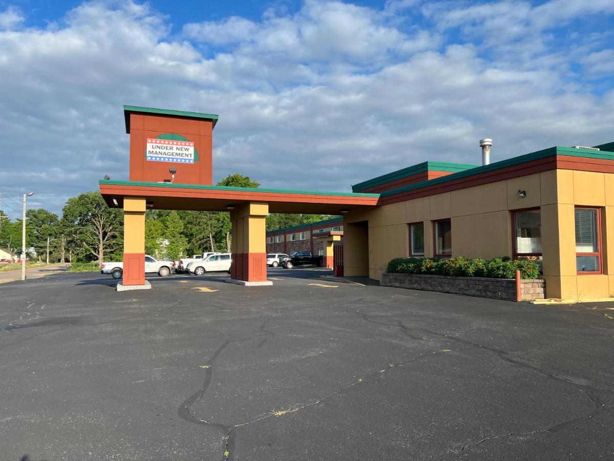 Posh Inn & Suites 威斯康星拉皮兹 外观 照片