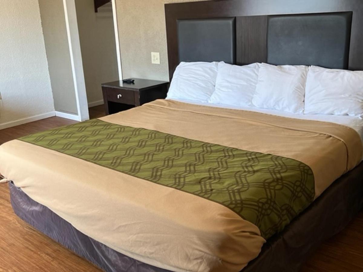 Posh Inn & Suites 威斯康星拉皮兹 外观 照片