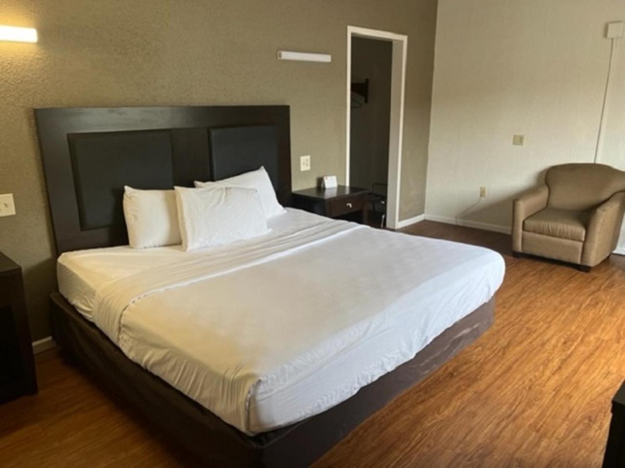 Posh Inn & Suites 威斯康星拉皮兹 客房 照片